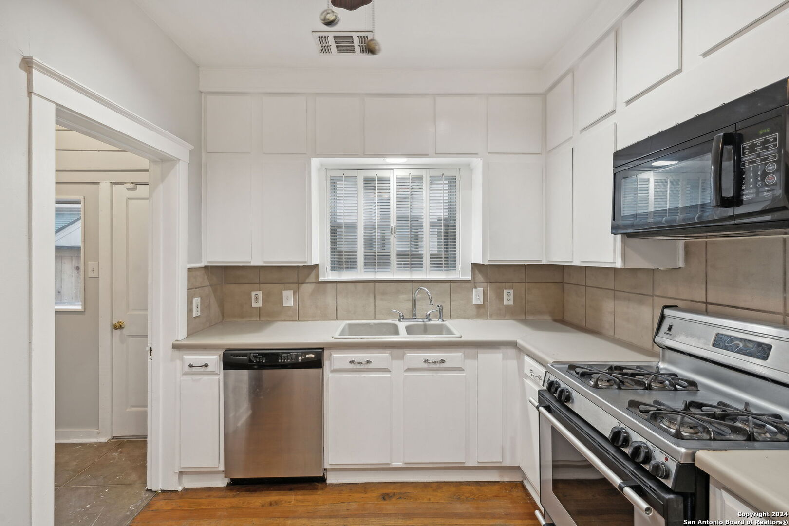 218 W HOLLYWOOD AVE