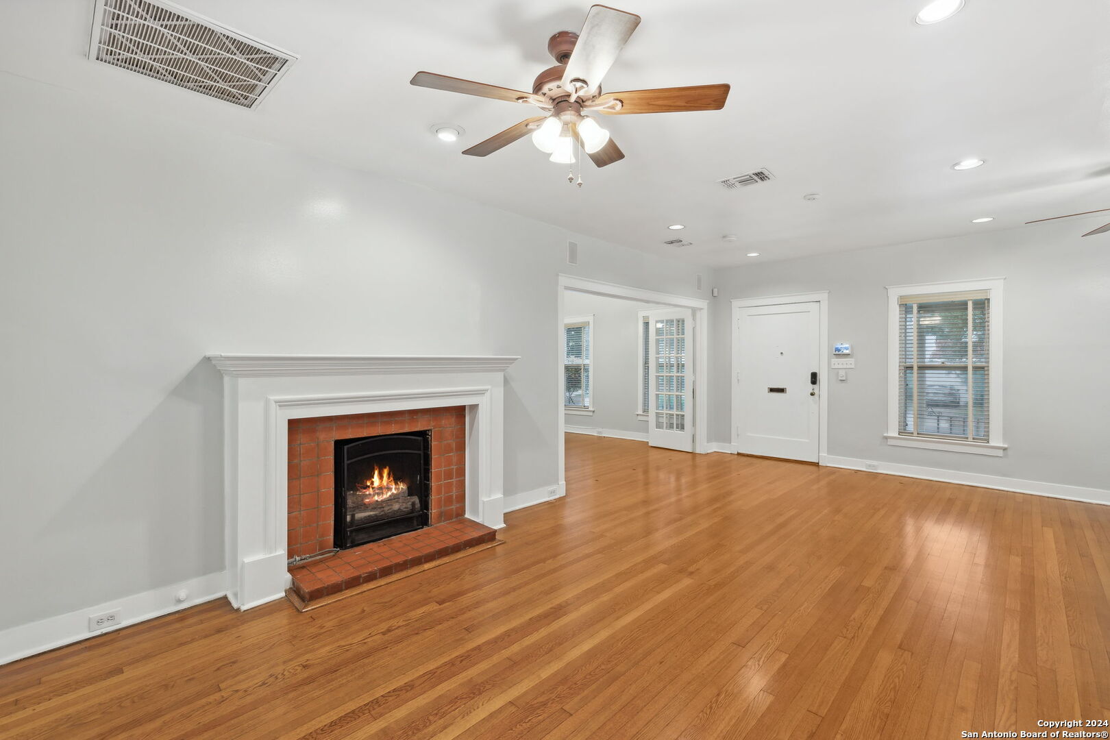 218 W HOLLYWOOD AVE