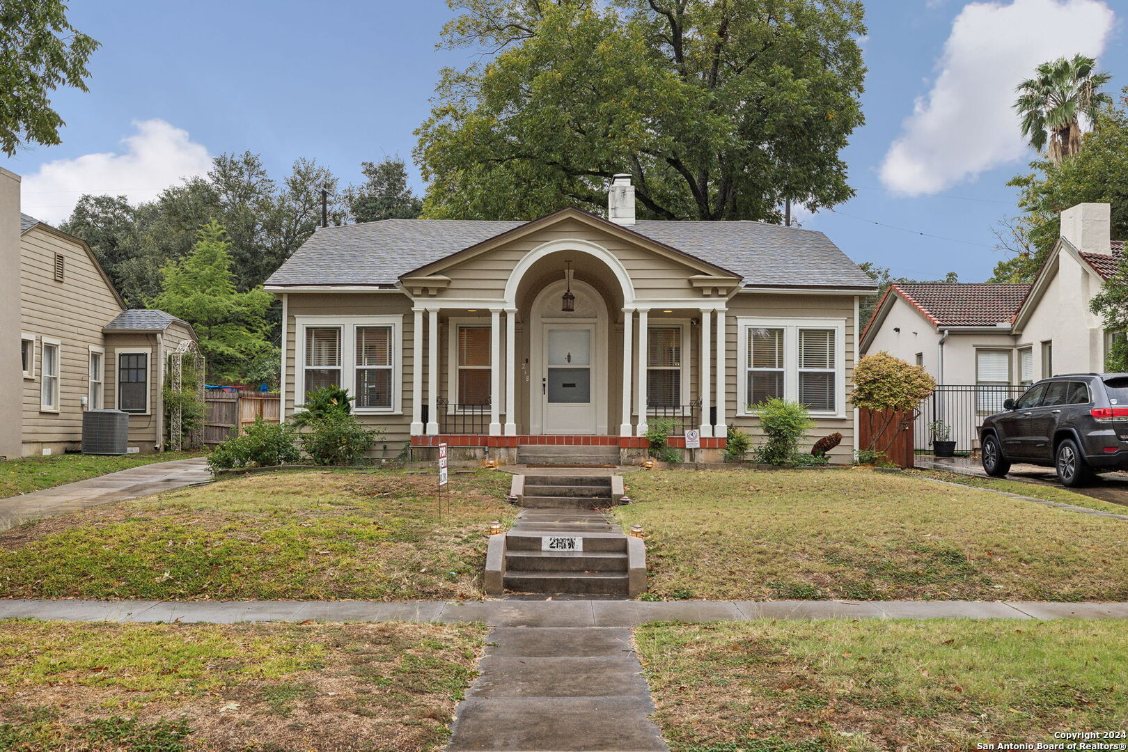 218 W HOLLYWOOD AVE