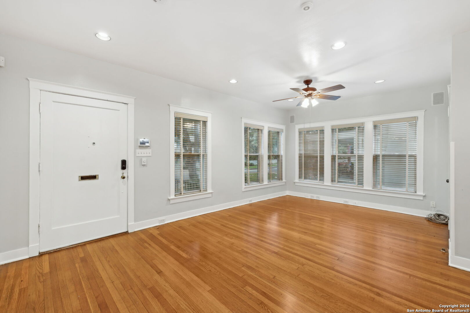 218 W HOLLYWOOD AVE