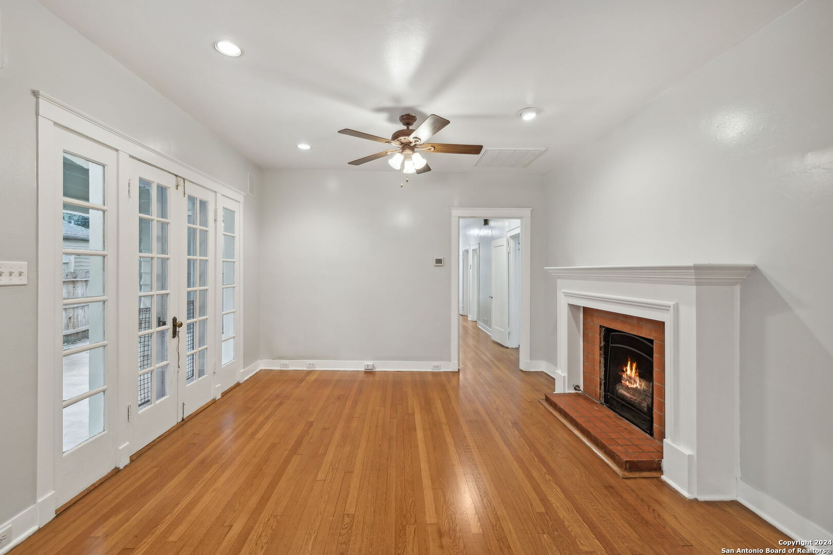 218 W HOLLYWOOD AVE