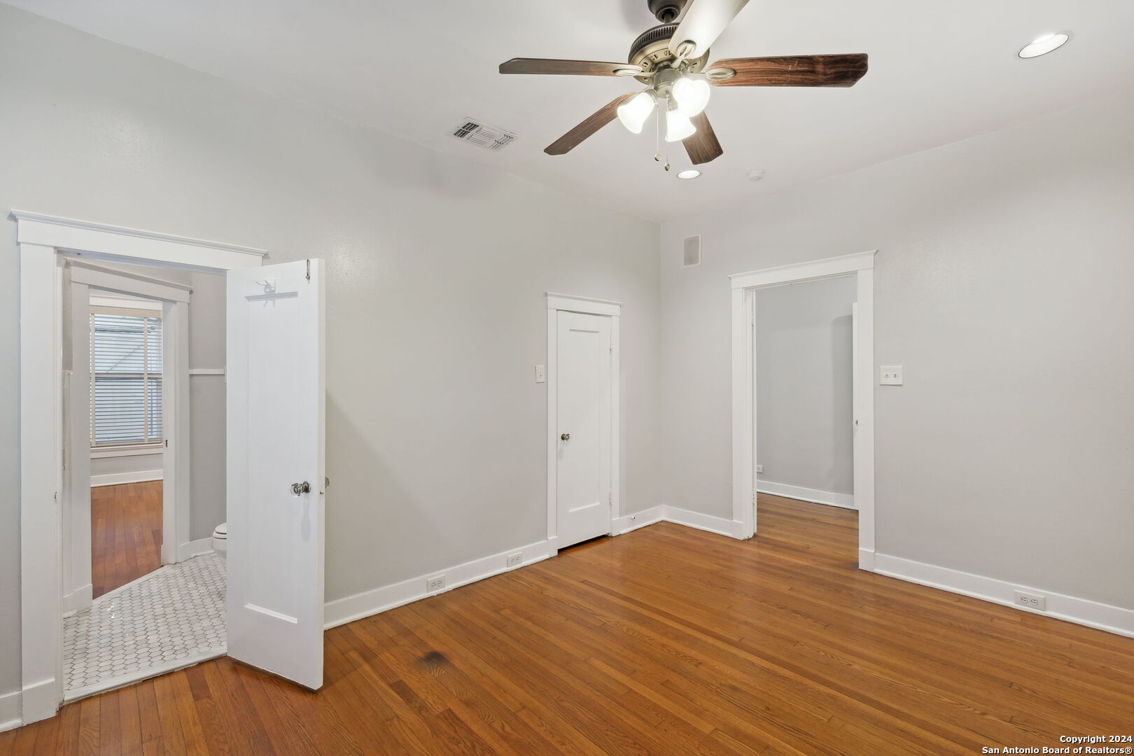 218 W HOLLYWOOD AVE