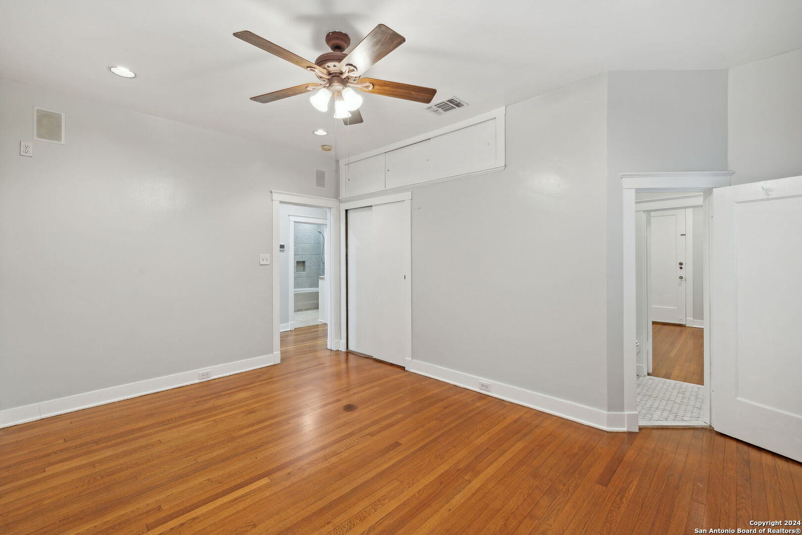 218 W HOLLYWOOD AVE