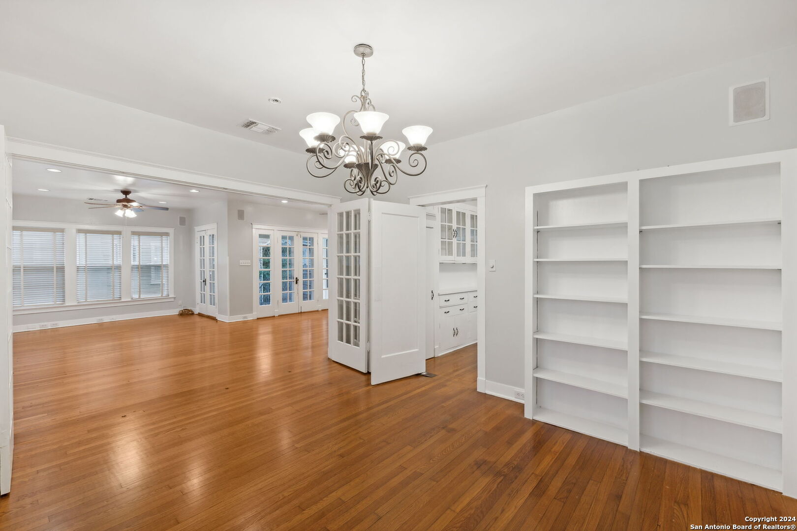 218 W HOLLYWOOD AVE