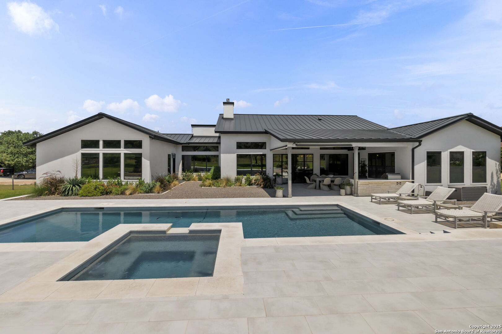 137 Balcones Bend
