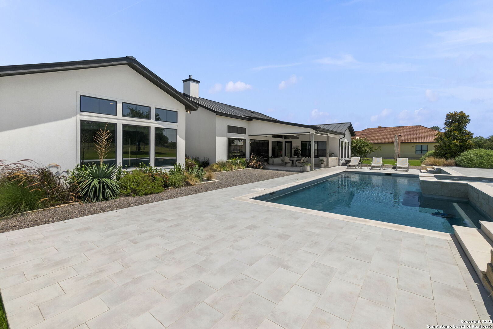 137 Balcones Bend