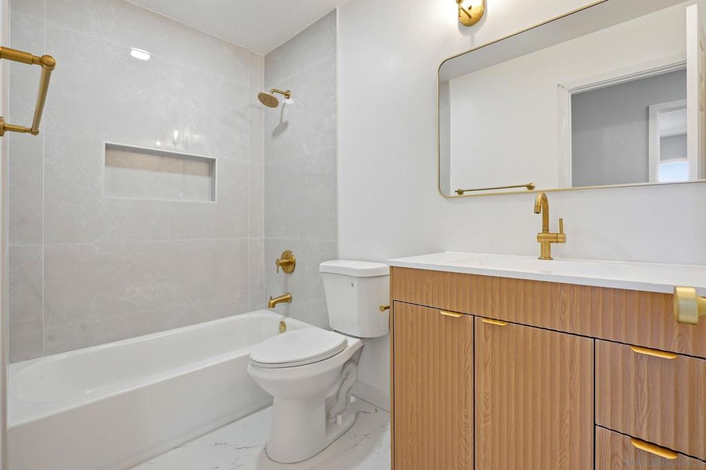 6228 Calle Pavana