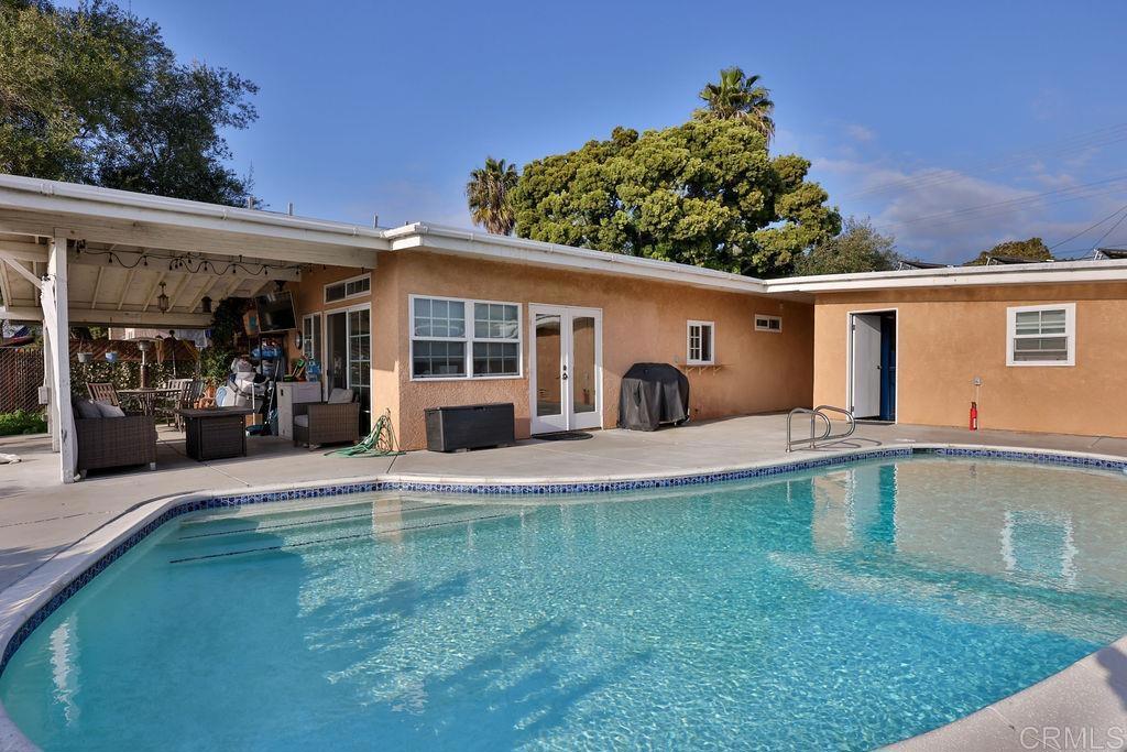 978 Monserate Avenue