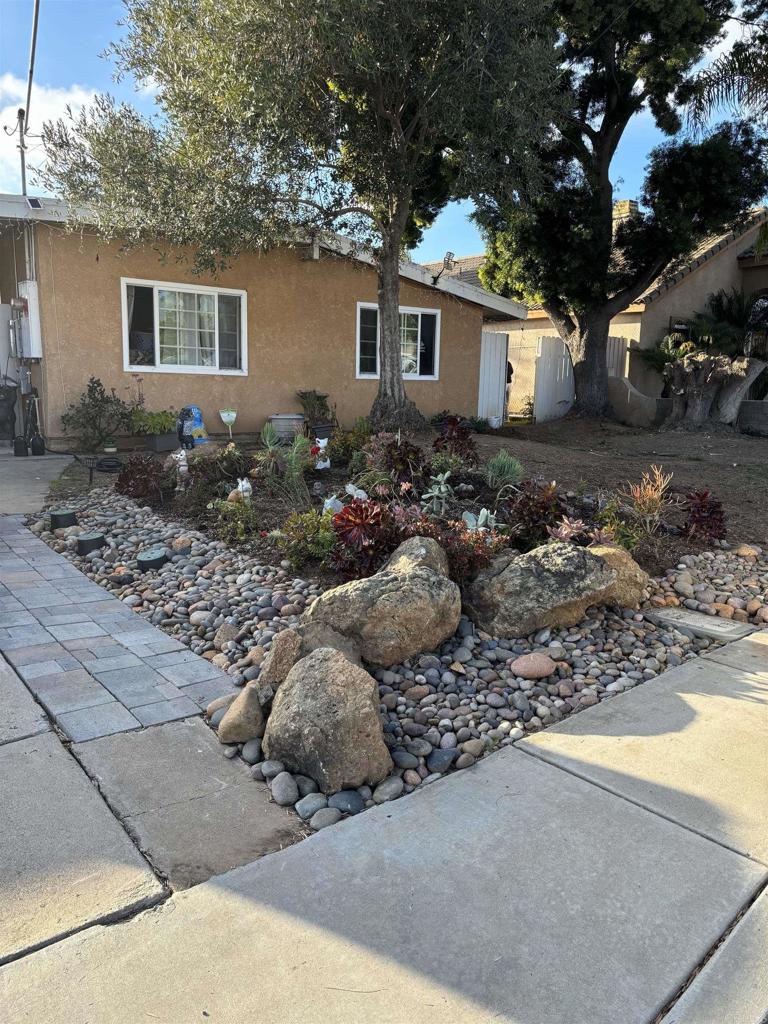 978 Monserate Avenue