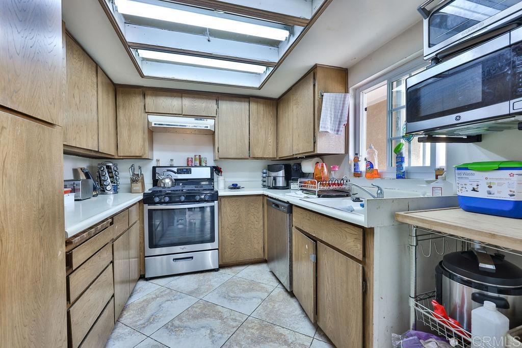 978 Monserate Avenue