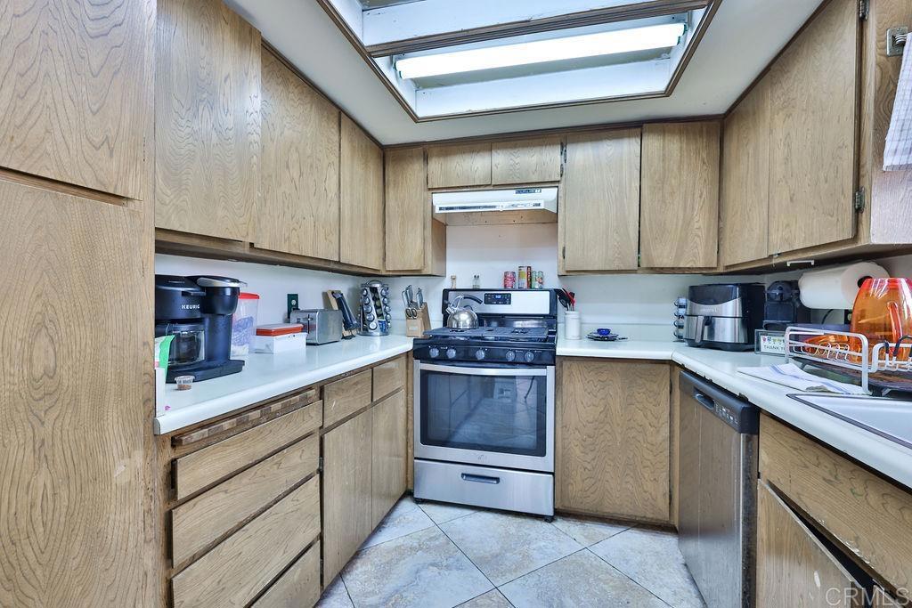 978 Monserate Avenue