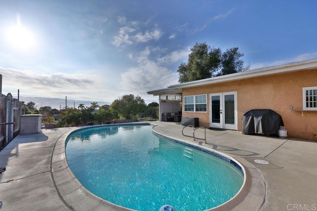 978 Monserate Avenue