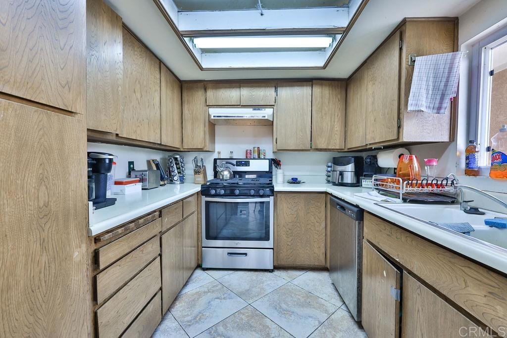 978 Monserate Avenue