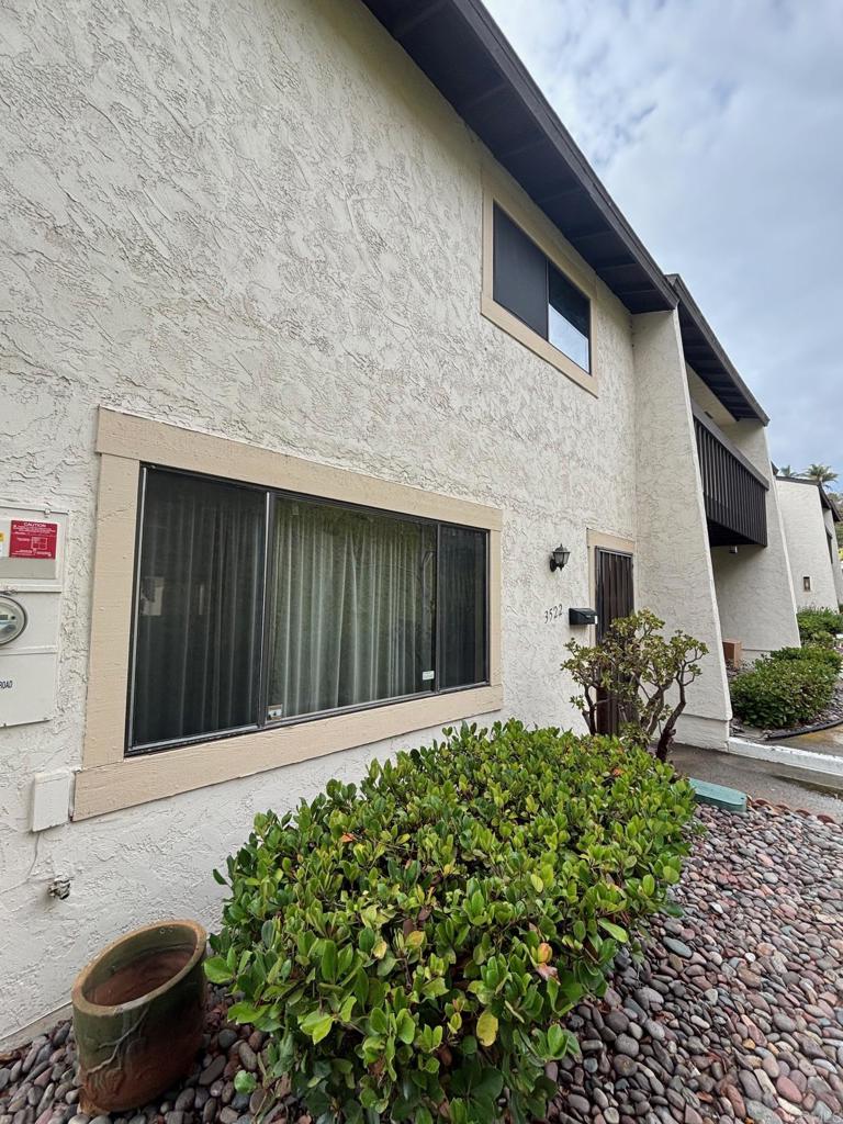 3522 Fairlomas Drive