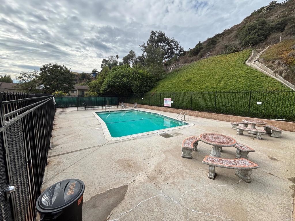 3522 Fairlomas Drive