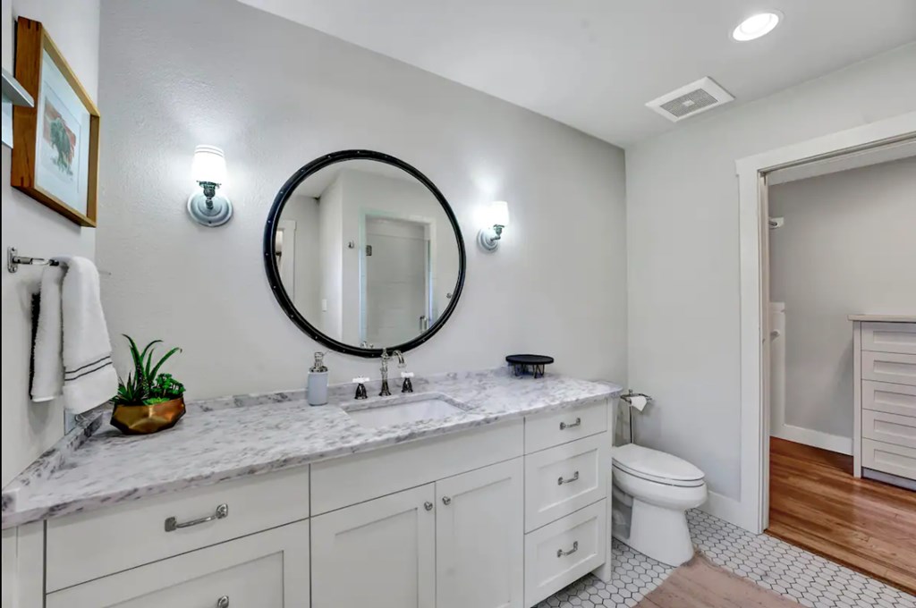 516 W Austin St
