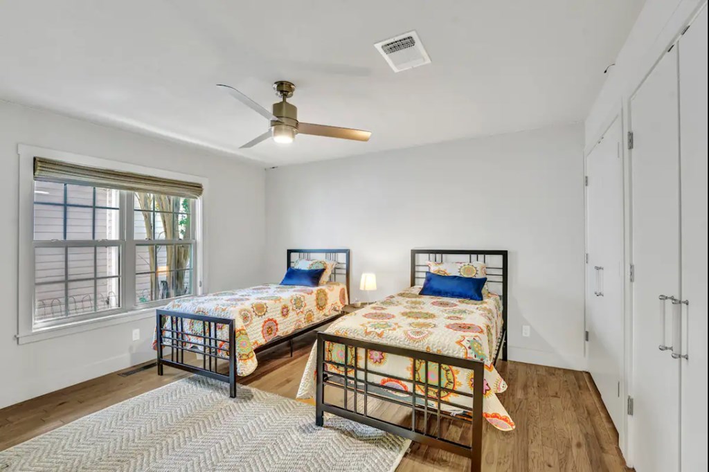 516 W Austin St