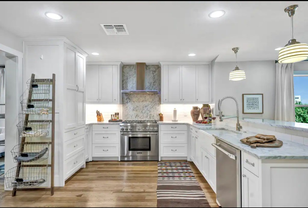 516 W Austin St