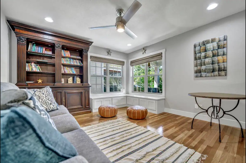 516 W Austin St