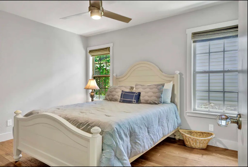 516 W Austin St