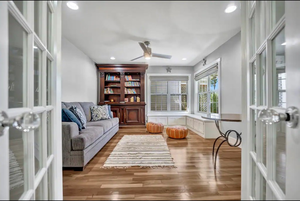 516 W Austin St