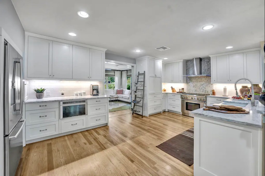 516 W Austin St