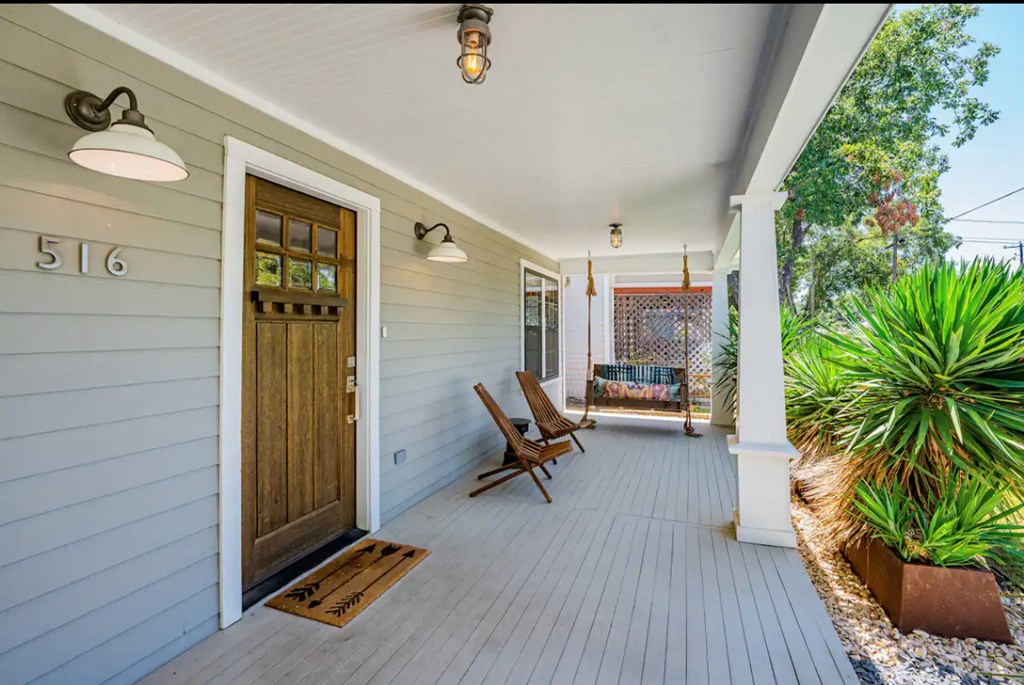 516 W Austin St