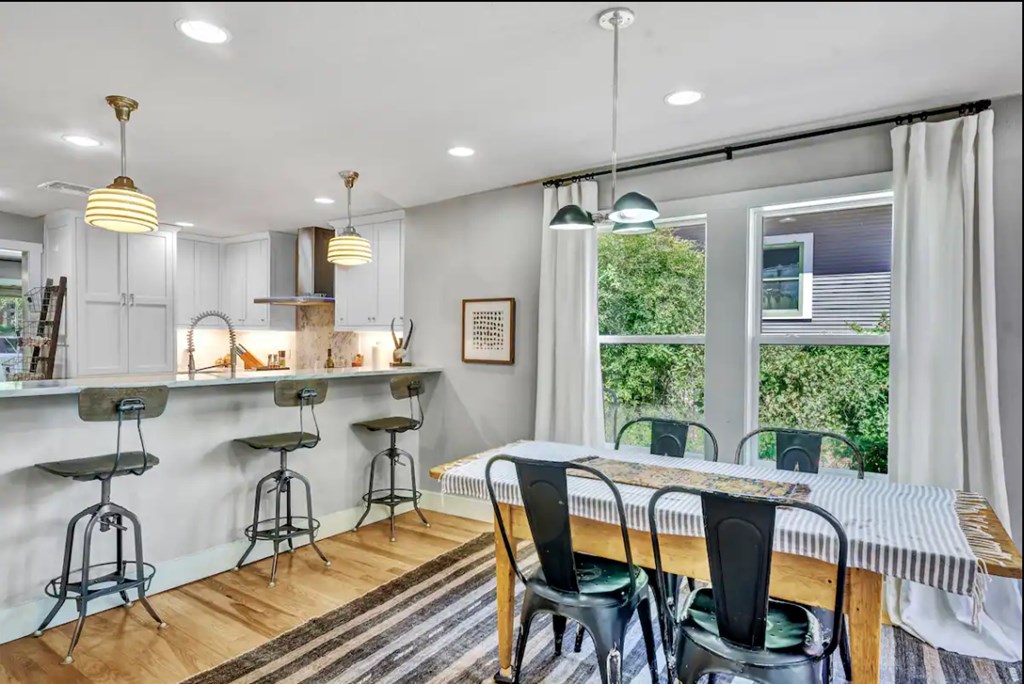 516 W Austin St