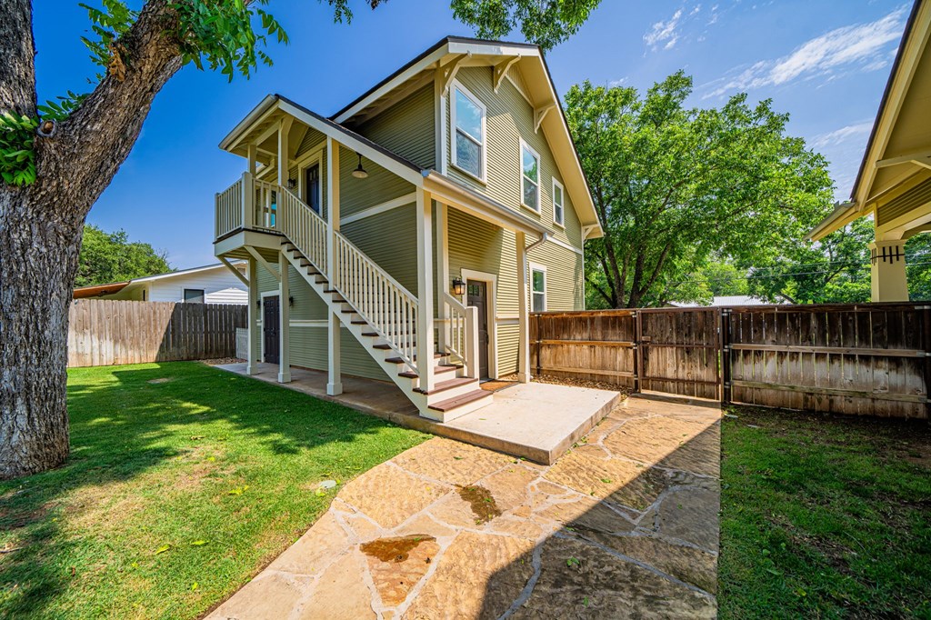 607 W Travis St