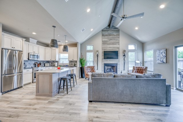 807 E Highway St 103