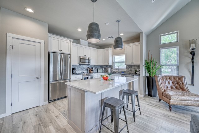 807 E Highway St 103