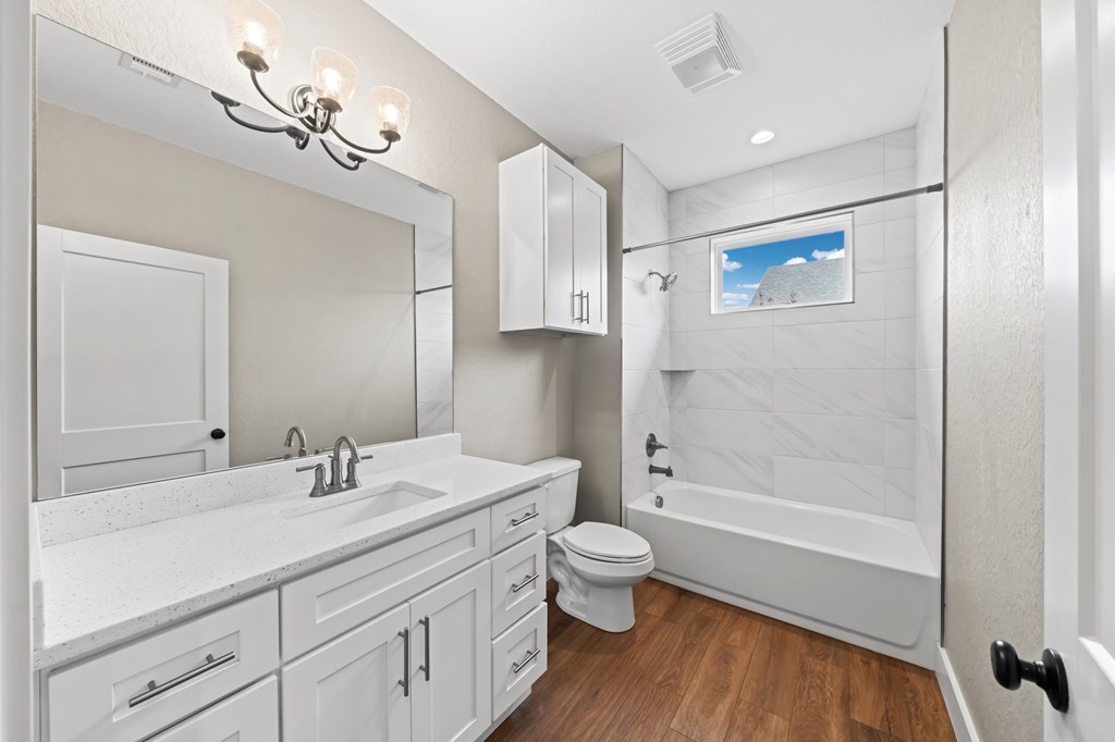 808 Gray Oak Ct