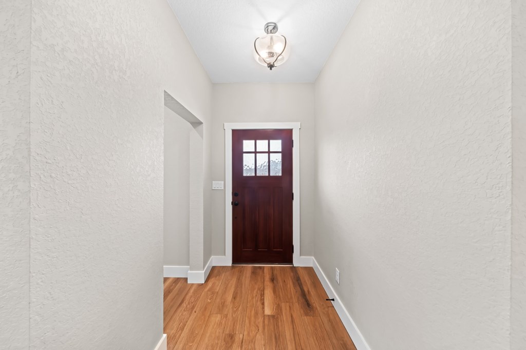 808 Gray Oak Ct