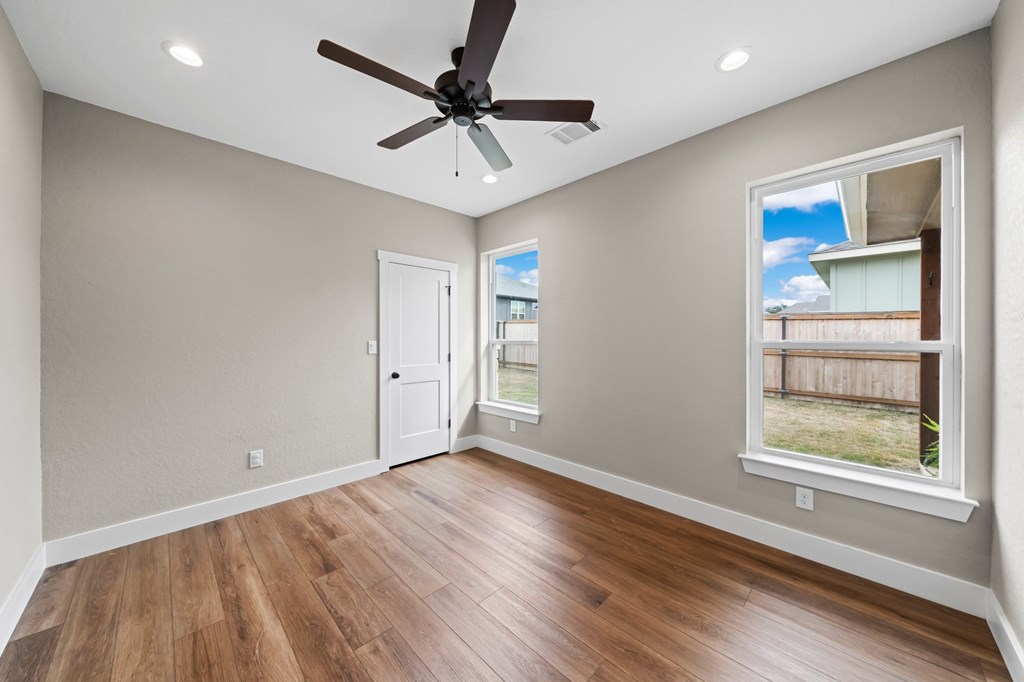 808 Gray Oak Ct