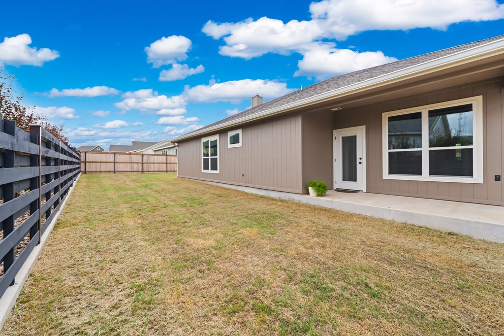 808 Gray Oak Ct