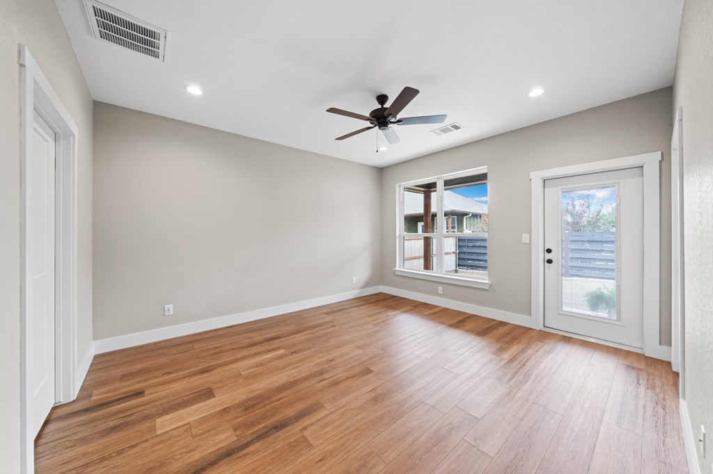 808 Gray Oak Ct