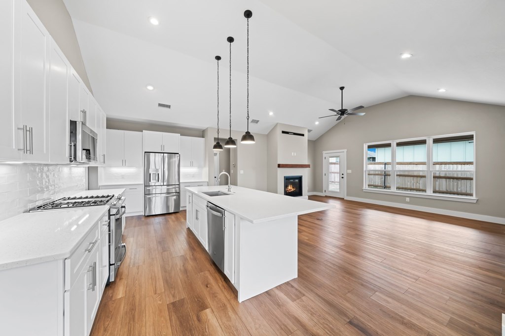 808 Gray Oak Ct