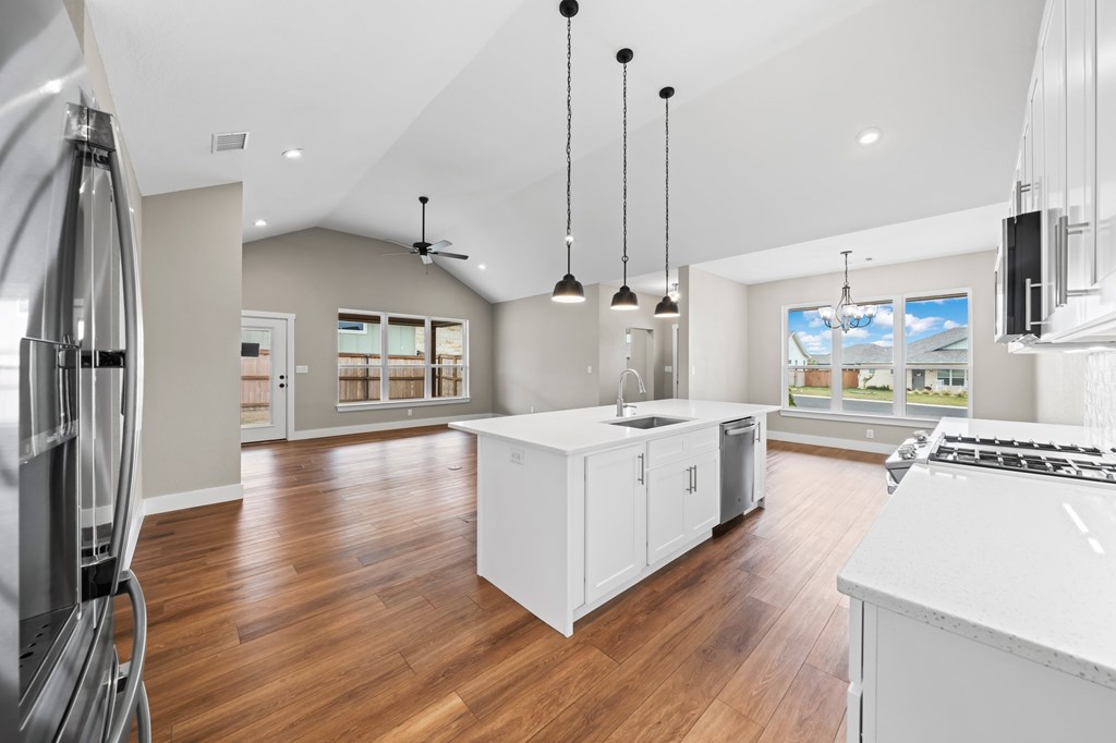 808 Gray Oak Ct