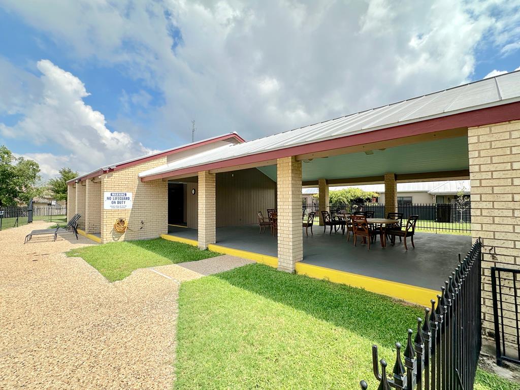 502 Winding Way