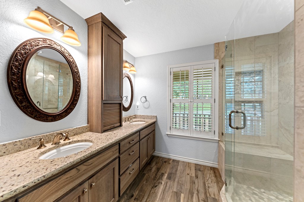 26 Oak Valley Dr