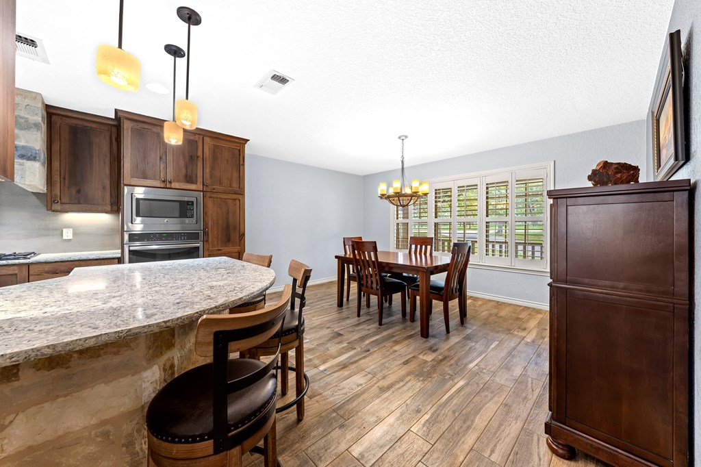 26 Oak Valley Dr