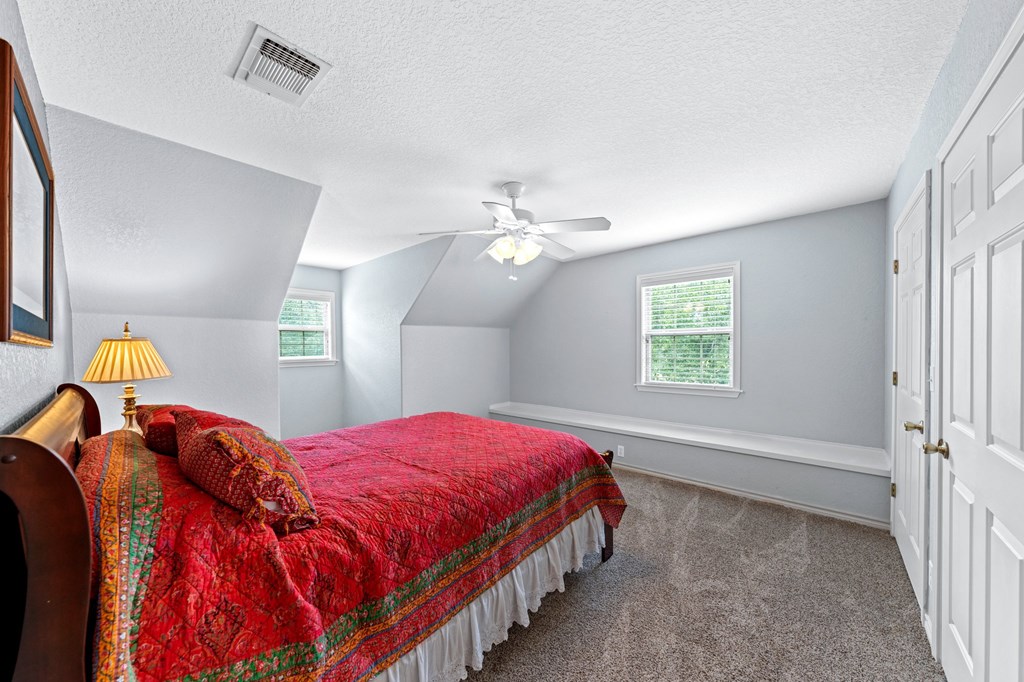 26 Oak Valley Dr