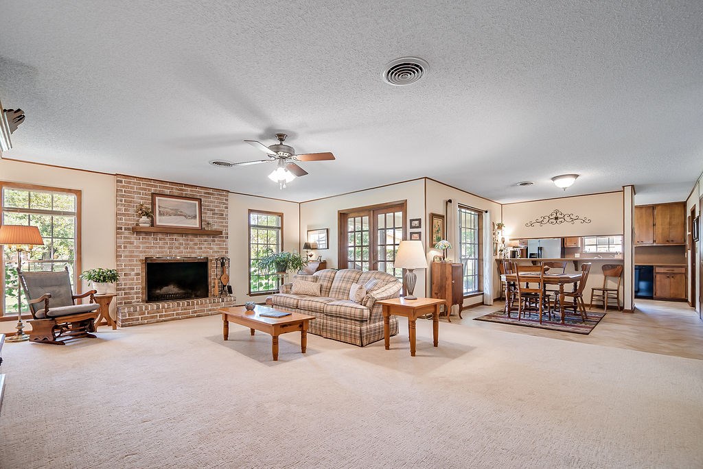 205 Crestwood Dr