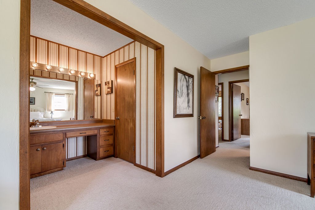 205 Crestwood Dr