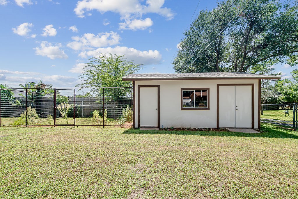205 Crestwood Dr