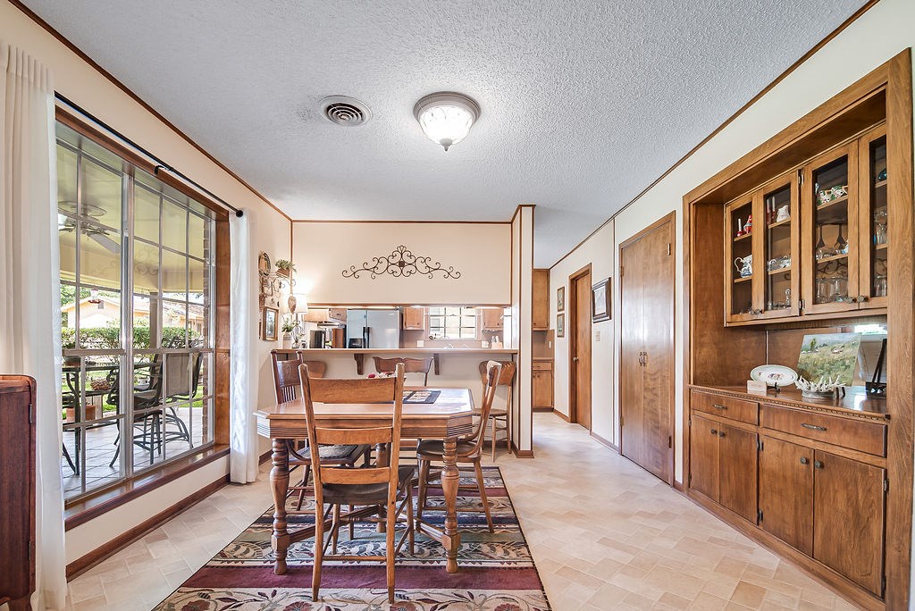 205 Crestwood Dr