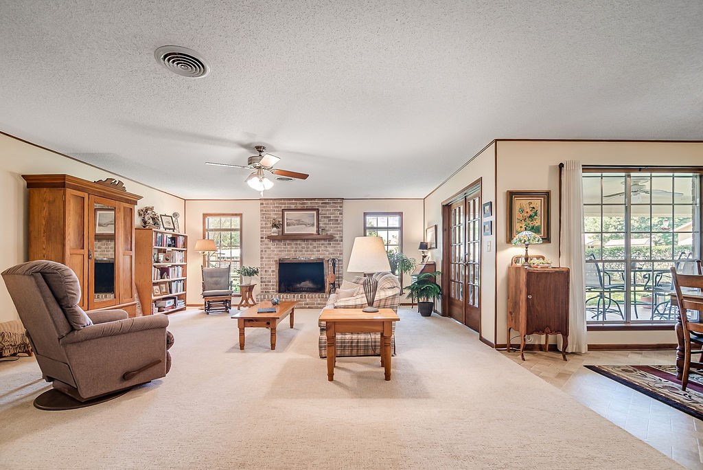 205 Crestwood Dr