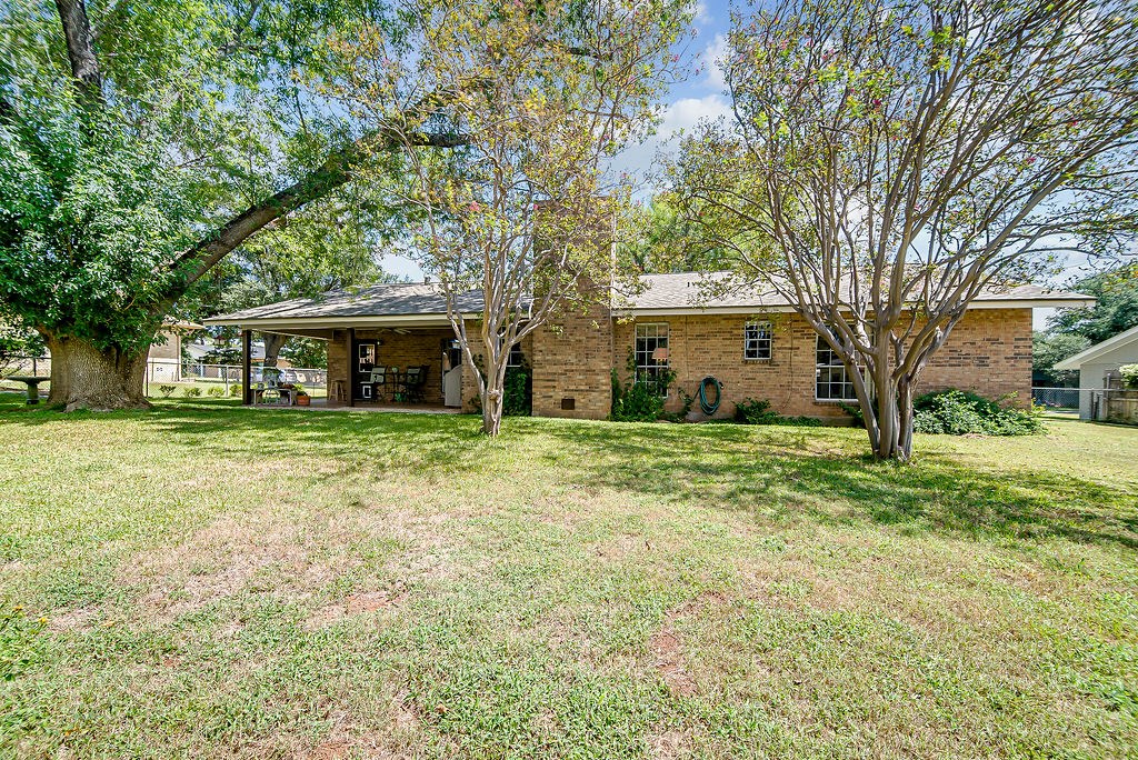 205 Crestwood Dr