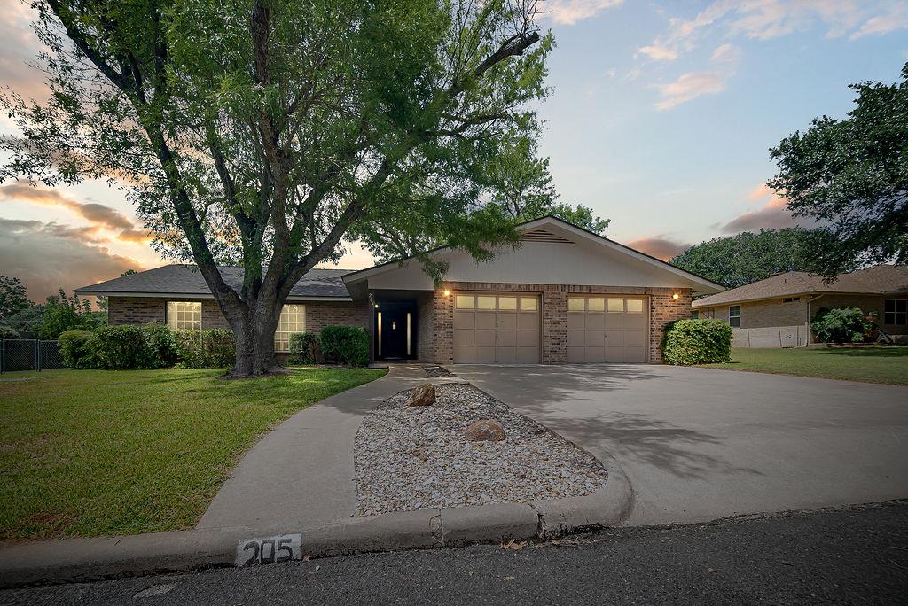 205 Crestwood Dr