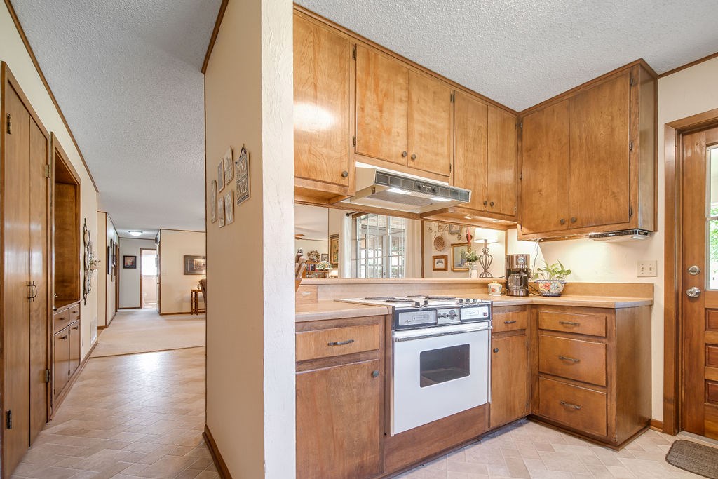 205 Crestwood Dr